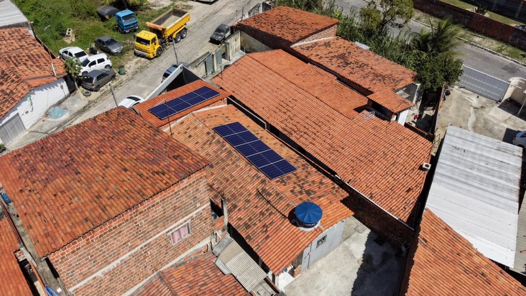 Sistema fotovoltaico em telhado em Fortaleza